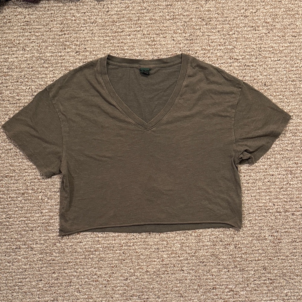 Olive V-Neck Women's cropped tee